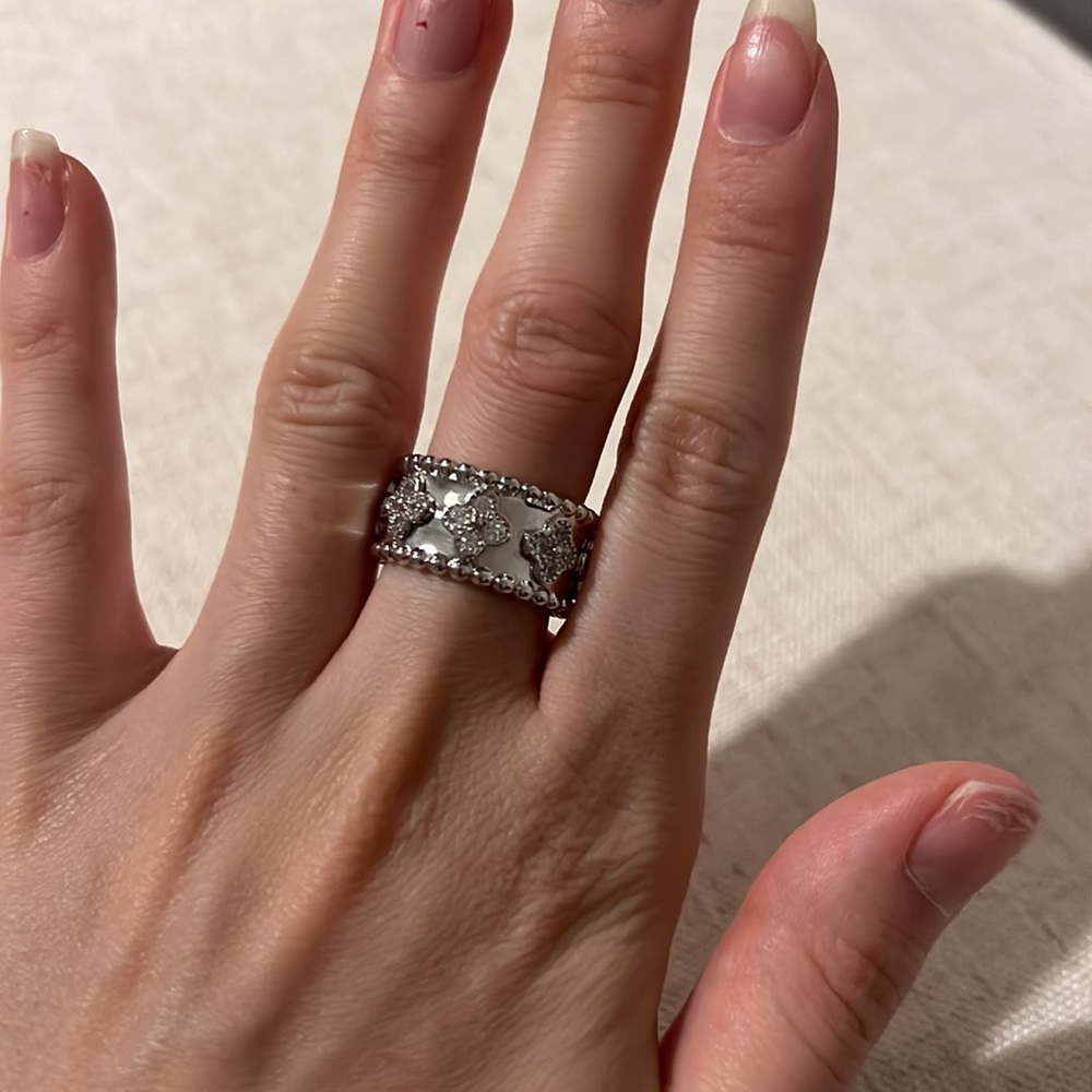 Silver Ring - Picture 3 of 4